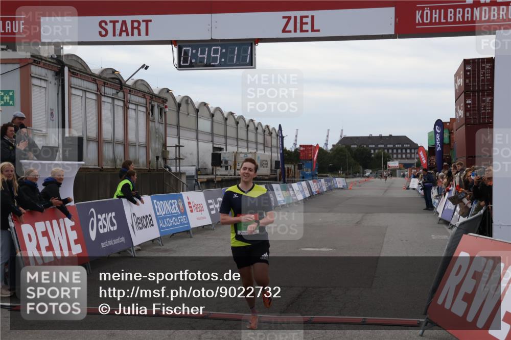 03.10.2025 - Köhlbrandbrückenlauf Julia Fischer http://msf.ph/oto/9022732 03.10.2025 15:49:11 Ziel 7011, 9662 meine-sportfotos.de