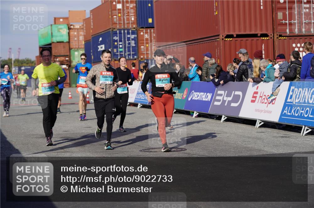03.10.2025 - Köhlbrandbrückenlauf Michael Burmester http://msf.ph/oto/9022733 03.10.2025 10:24:48 Ziel 1663, 1709, 1890, 1983, 1990, 2158, 2289, 2356, 3085, 3089, 3090 meine-sportfotos.de