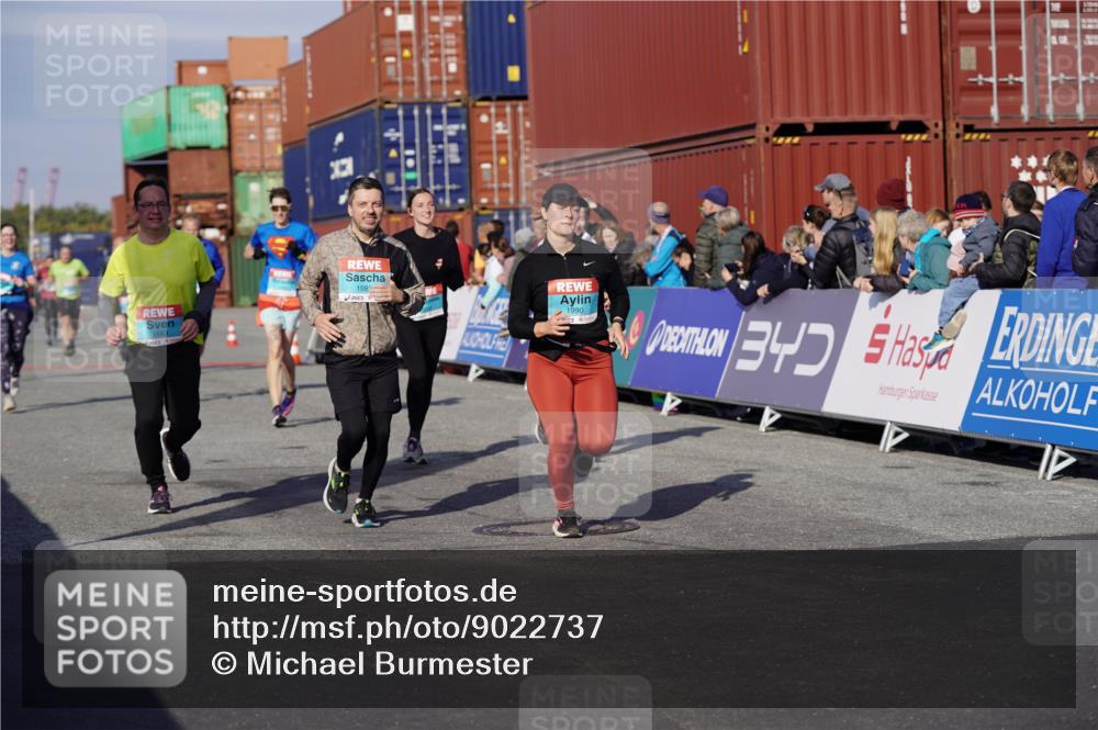 03.10.2025 - Köhlbrandbrückenlauf Michael Burmester http://msf.ph/oto/9022737 03.10.2025 10:24:48 Ziel 1663, 1709, 1890, 1983, 1990, 2158, 2289, 2356, 3085, 3089, 3090 meine-sportfotos.de