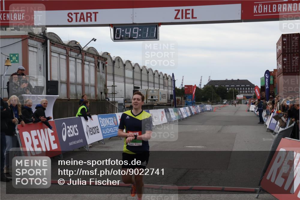 03.10.2025 - Köhlbrandbrückenlauf Julia Fischer http://msf.ph/oto/9022741 03.10.2025 15:49:11 Ziel 7011, 9662 meine-sportfotos.de