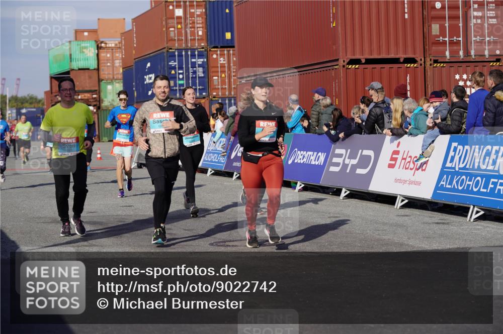 03.10.2025 - Köhlbrandbrückenlauf Michael Burmester http://msf.ph/oto/9022742 03.10.2025 10:24:48 Ziel 1663, 1709, 1890, 1983, 1990, 2158, 2289, 2356, 3085, 3089, 3090 meine-sportfotos.de