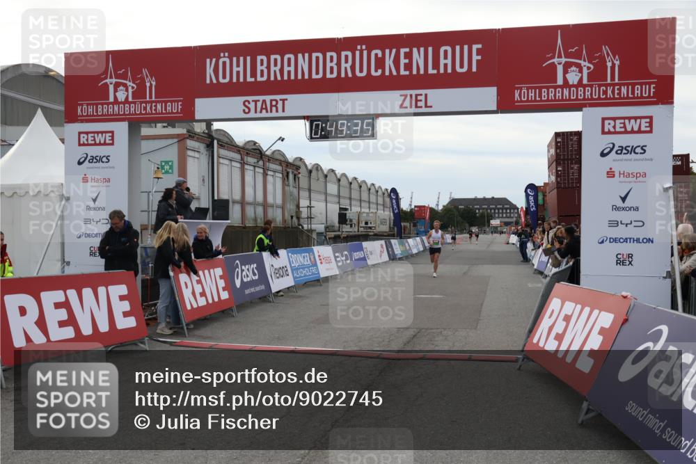 03.10.2025 - Köhlbrandbrückenlauf Julia Fischer http://msf.ph/oto/9022745 03.10.2025 15:49:36 Ziel 9617 meine-sportfotos.de
