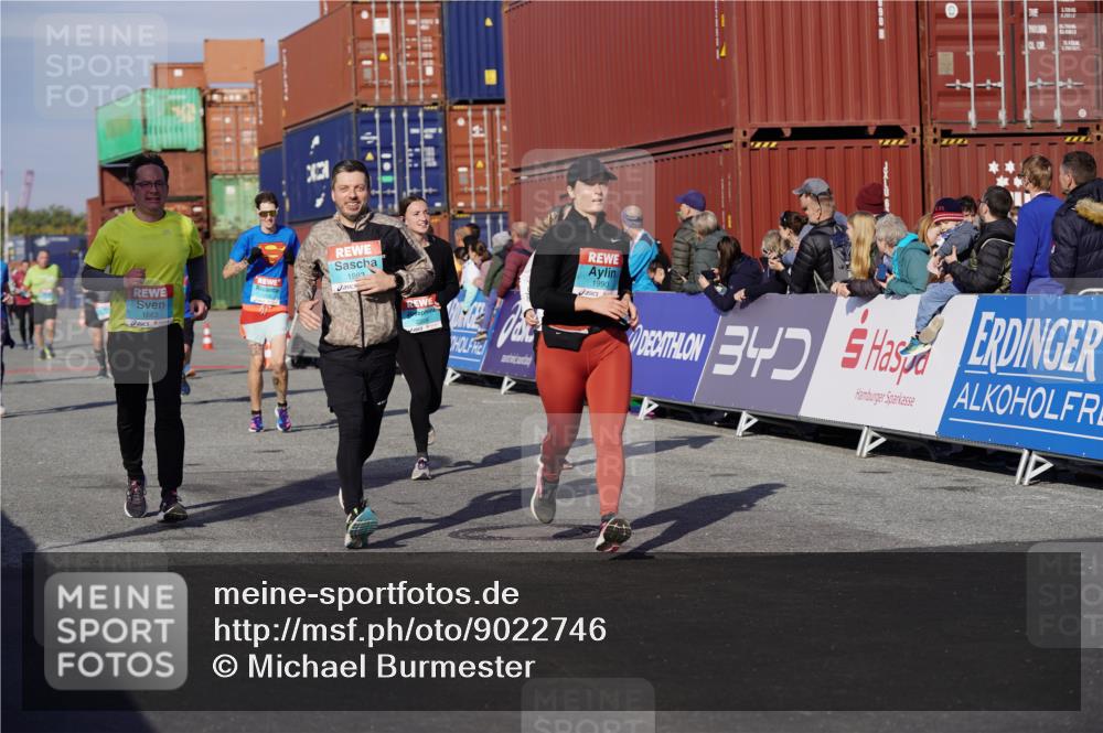 03.10.2025 - Köhlbrandbrückenlauf Michael Burmester http://msf.ph/oto/9022746 03.10.2025 10:24:48 Ziel 1663, 1709, 1890, 1983, 1990, 2158, 2289, 2356, 3085, 3089, 3090 meine-sportfotos.de