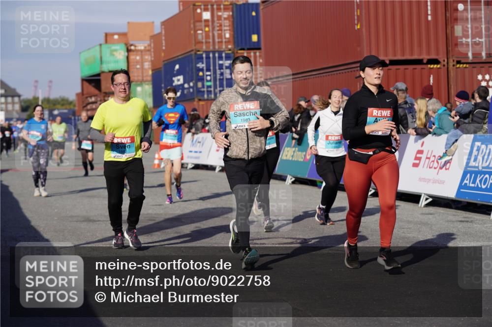 03.10.2025 - Köhlbrandbrückenlauf Michael Burmester http://msf.ph/oto/9022758 03.10.2025 10:24:49 Ziel 1663, 1709, 1890, 1983, 1990, 2158, 2289, 2356, 3085, 3089, 3090 meine-sportfotos.de
