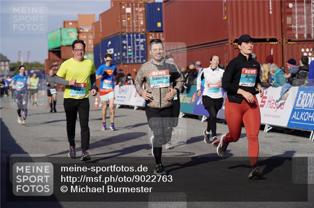 03.10.2025 - Köhlbrandbrückenlauf Michael Burmester http://msf.ph/oto/9022763 03.10.2025 10:24:49 Ziel 1663, 1709, 1890, 1983, 1990, 2158, 2289, 2356, 3085, 3089, 3090 meine-sportfotos.de