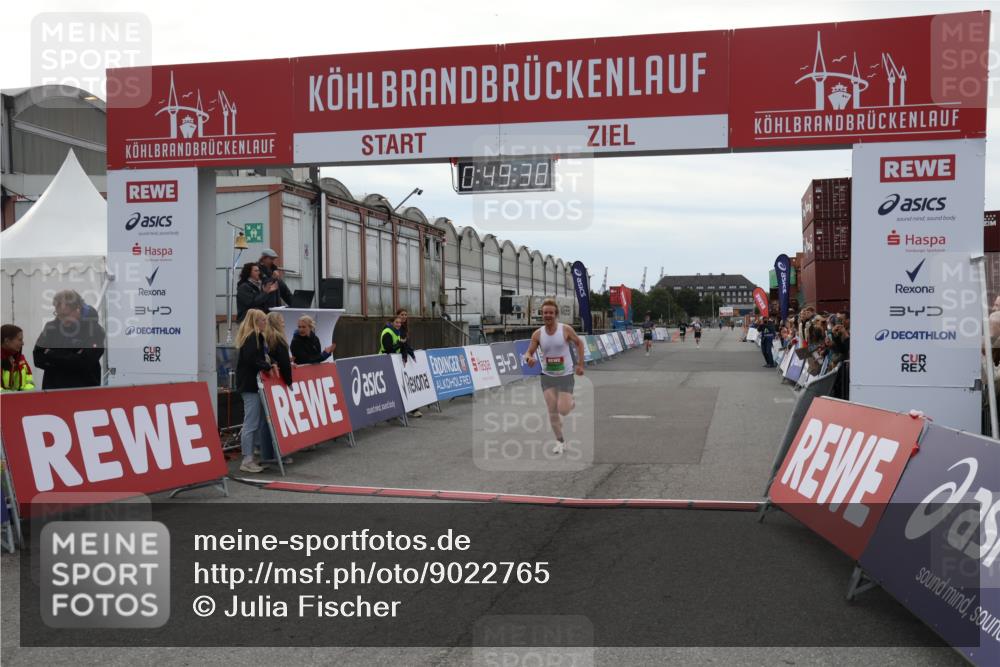 03.10.2025 - Köhlbrandbrückenlauf Julia Fischer http://msf.ph/oto/9022765 03.10.2025 15:49:38 Ziel 9617 meine-sportfotos.de