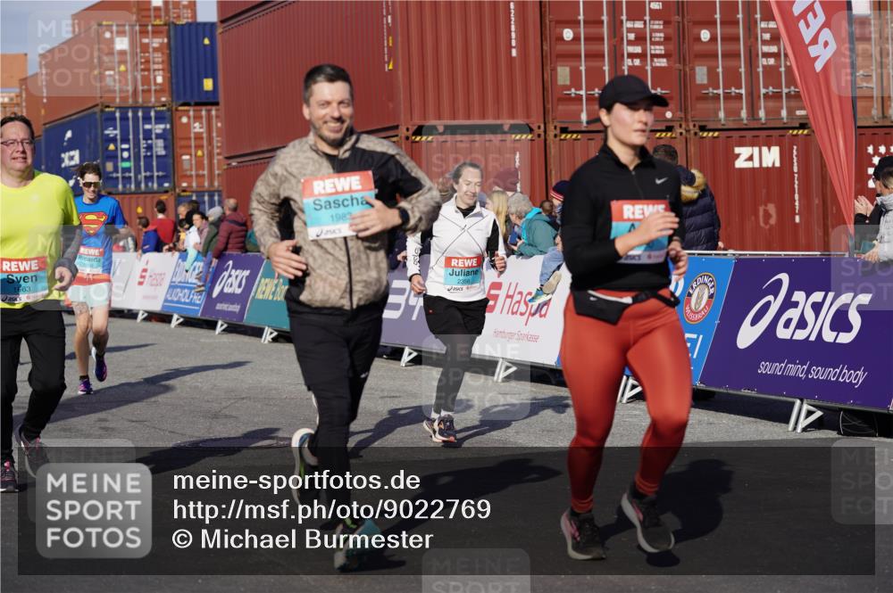 03.10.2025 - Köhlbrandbrückenlauf Michael Burmester http://msf.ph/oto/9022769 03.10.2025 10:24:50 Ziel 1663, 1709, 1890, 1983, 1990, 2158, 2289, 2356, 3085, 3089, 3090 meine-sportfotos.de