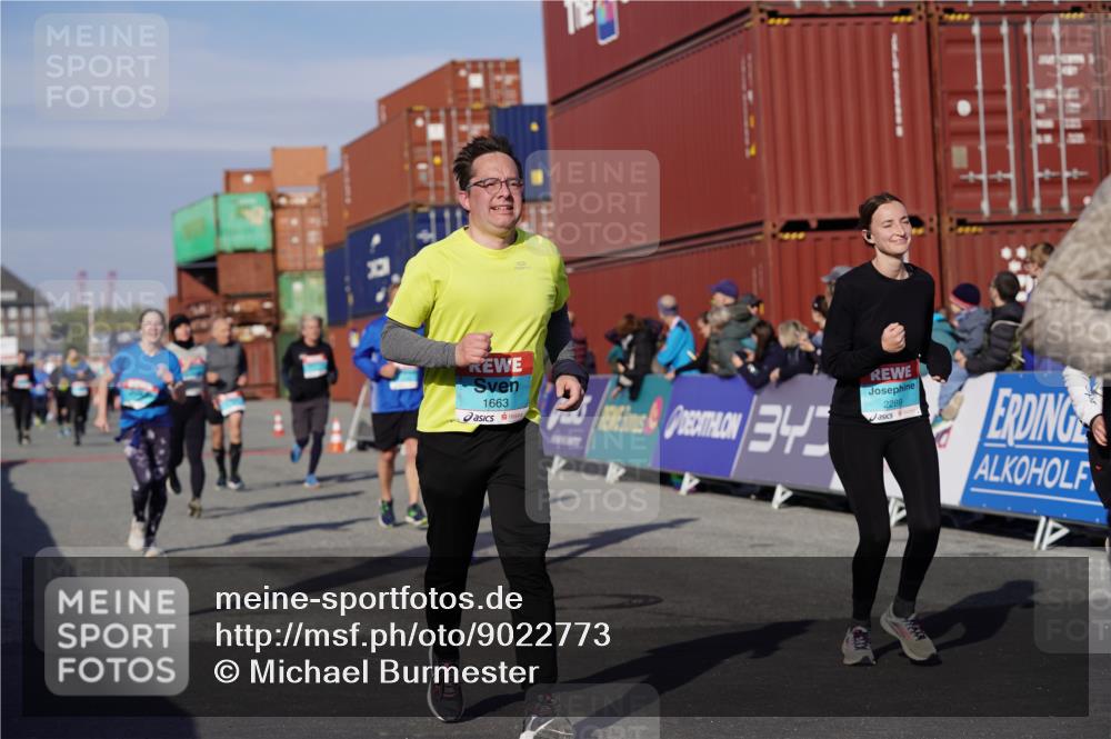 03.10.2025 - Köhlbrandbrückenlauf Michael Burmester http://msf.ph/oto/9022773 03.10.2025 10:24:51 Ziel 1663, 1709, 1890, 1983, 1990, 2158, 2289, 2356, 3085, 3089, 3090 meine-sportfotos.de