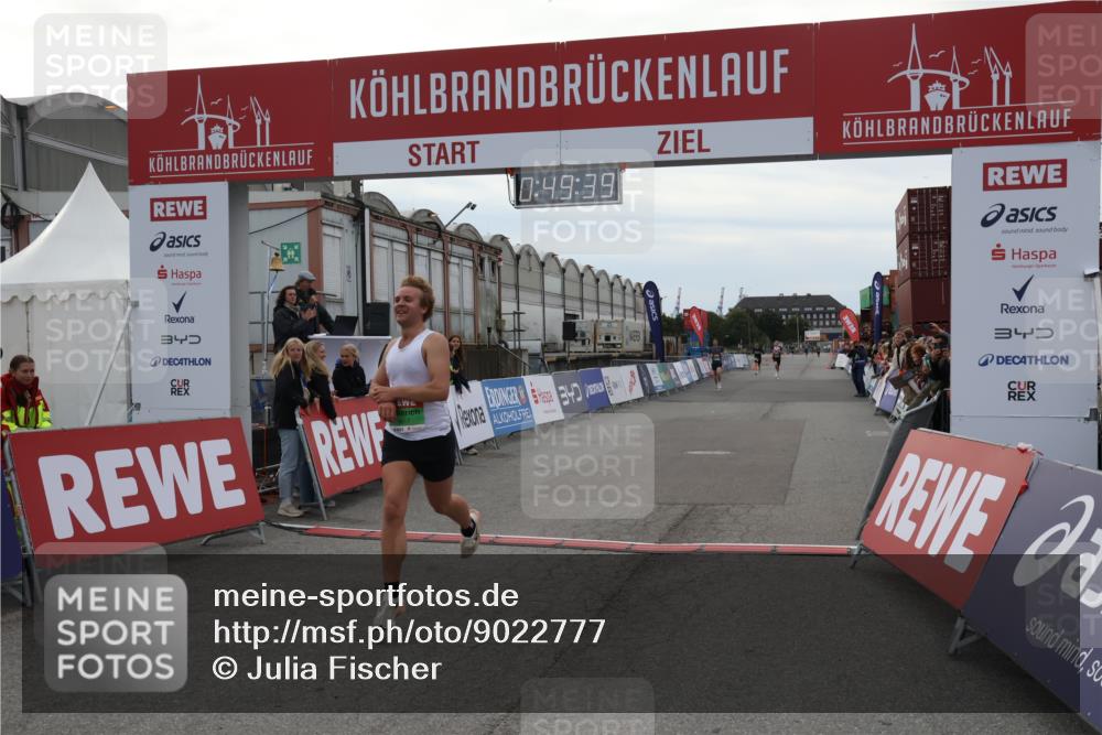 03.10.2025 - Köhlbrandbrückenlauf Julia Fischer http://msf.ph/oto/9022777 03.10.2025 15:49:39 Ziel 9617 meine-sportfotos.de