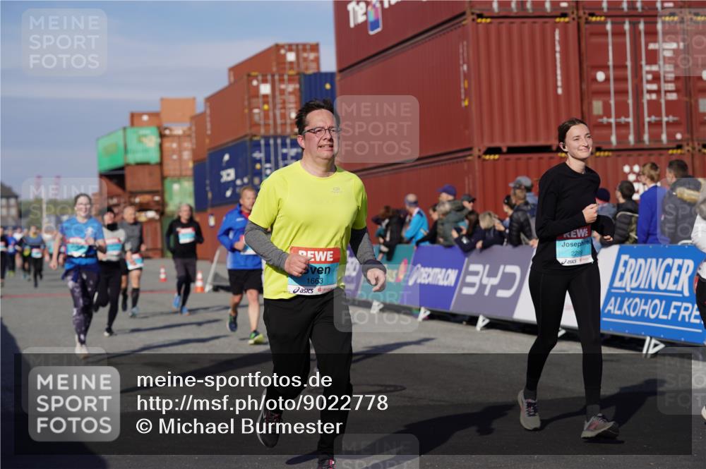 03.10.2025 - Köhlbrandbrückenlauf Michael Burmester http://msf.ph/oto/9022778 03.10.2025 10:24:51 Ziel 1663, 1709, 1890, 1983, 1990, 2158, 2289, 2356, 3085, 3089, 3090 meine-sportfotos.de