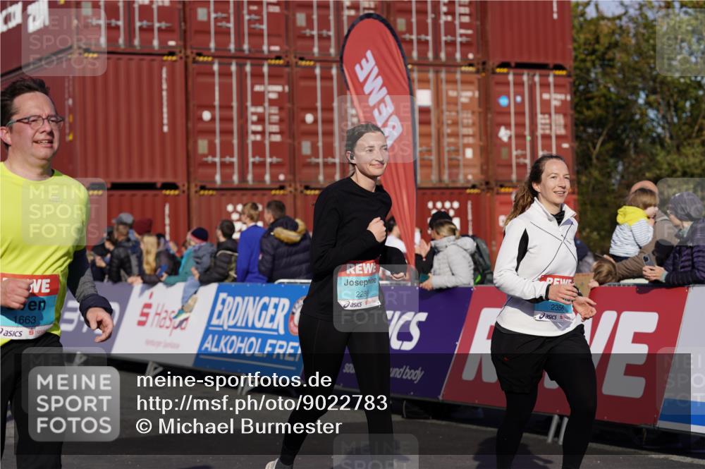 03.10.2025 - Köhlbrandbrückenlauf Michael Burmester http://msf.ph/oto/9022783 03.10.2025 10:24:51 Ziel 1663, 1709, 1890, 1983, 1990, 2158, 2289, 2356, 3085, 3089, 3090 meine-sportfotos.de