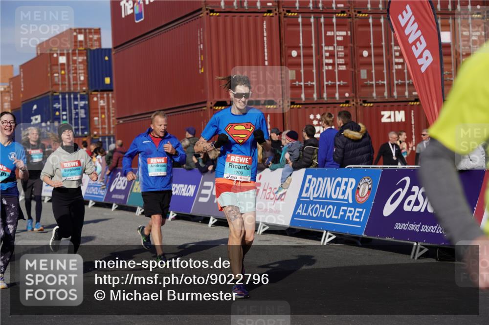 03.10.2025 - Köhlbrandbrückenlauf Michael Burmester http://msf.ph/oto/9022796 03.10.2025 10:24:52 Ziel 1663, 1709, 1734, 1890, 1983, 1990, 2158, 2289, 2356, 3085, 3089, 3090 meine-sportfotos.de