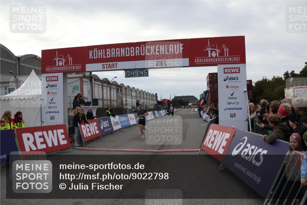 03.10.2025 - Köhlbrandbrückenlauf Julia Fischer http://msf.ph/oto/9022798 03.10.2025 15:49:46 Ziel 7021, 9041, 9549, 9617 meine-sportfotos.de