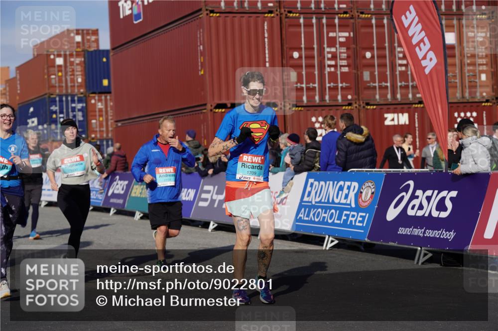 03.10.2025 - Köhlbrandbrückenlauf Michael Burmester http://msf.ph/oto/9022801 03.10.2025 10:24:53 Ziel 1709, 1734, 1890, 1983, 1990, 2158, 2289, 2356, 3085, 3089, 3090 meine-sportfotos.de