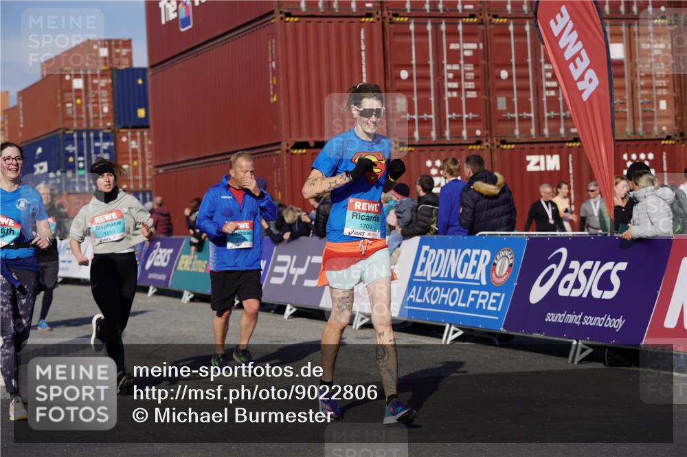 03.10.2025 - Köhlbrandbrückenlauf Michael Burmester http://msf.ph/oto/9022806 03.10.2025 10:24:53 Ziel 1709, 1734, 1890, 1983, 1990, 2158, 2289, 2356, 3085, 3089, 3090 meine-sportfotos.de