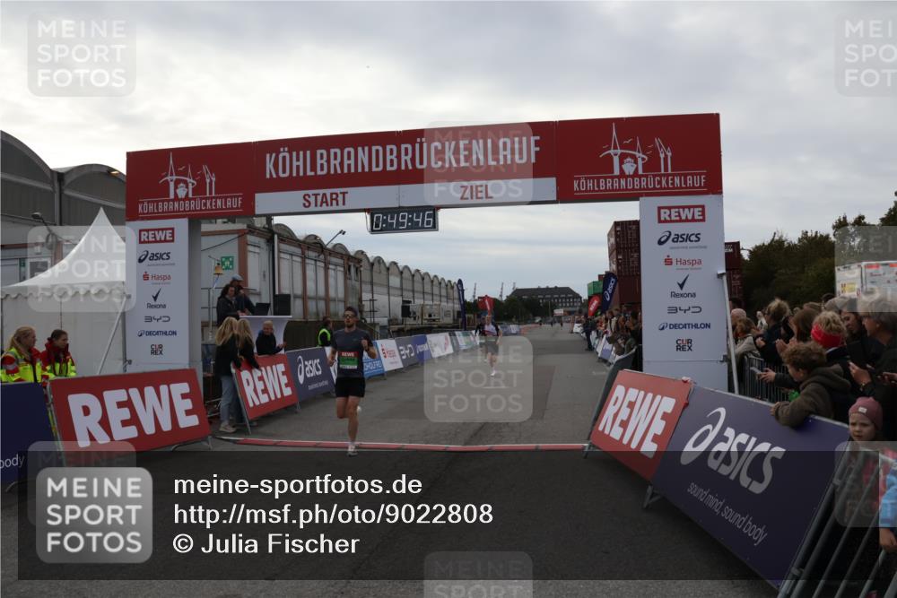 03.10.2025 - Köhlbrandbrückenlauf Julia Fischer http://msf.ph/oto/9022808 03.10.2025 15:49:47 Ziel 7021, 9041, 9549, 9617 meine-sportfotos.de