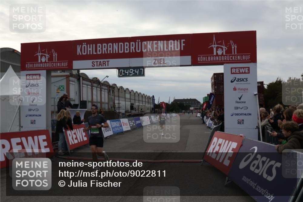 03.10.2025 - Köhlbrandbrückenlauf Julia Fischer http://msf.ph/oto/9022811 03.10.2025 15:49:47 Ziel 7021, 9041, 9549, 9617 meine-sportfotos.de