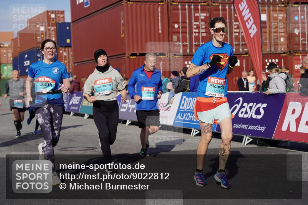 03.10.2025 - Köhlbrandbrückenlauf Michael Burmester http://msf.ph/oto/9022812 03.10.2025 10:24:53 Ziel 1709, 1734, 1890, 1983, 1990, 2158, 2289, 2356, 3085, 3089, 3090 meine-sportfotos.de