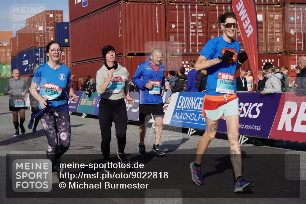 03.10.2025 - Köhlbrandbrückenlauf Michael Burmester http://msf.ph/oto/9022818 03.10.2025 10:24:53 Ziel 1709, 1734, 1890, 1983, 1990, 2158, 2289, 2356, 3085, 3089, 3090 meine-sportfotos.de