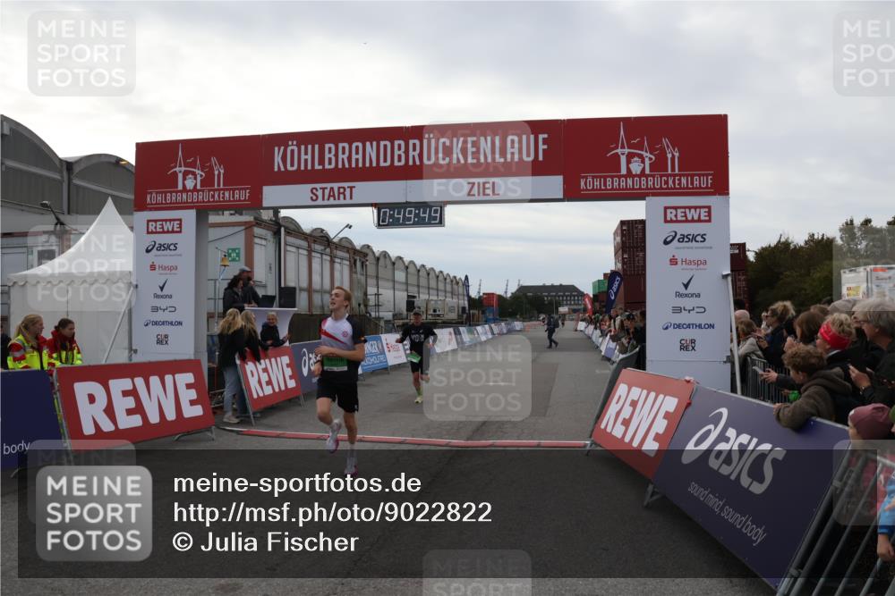 03.10.2025 - Köhlbrandbrückenlauf Julia Fischer http://msf.ph/oto/9022822 03.10.2025 15:49:49 Ziel 7021, 9041, 9549 meine-sportfotos.de