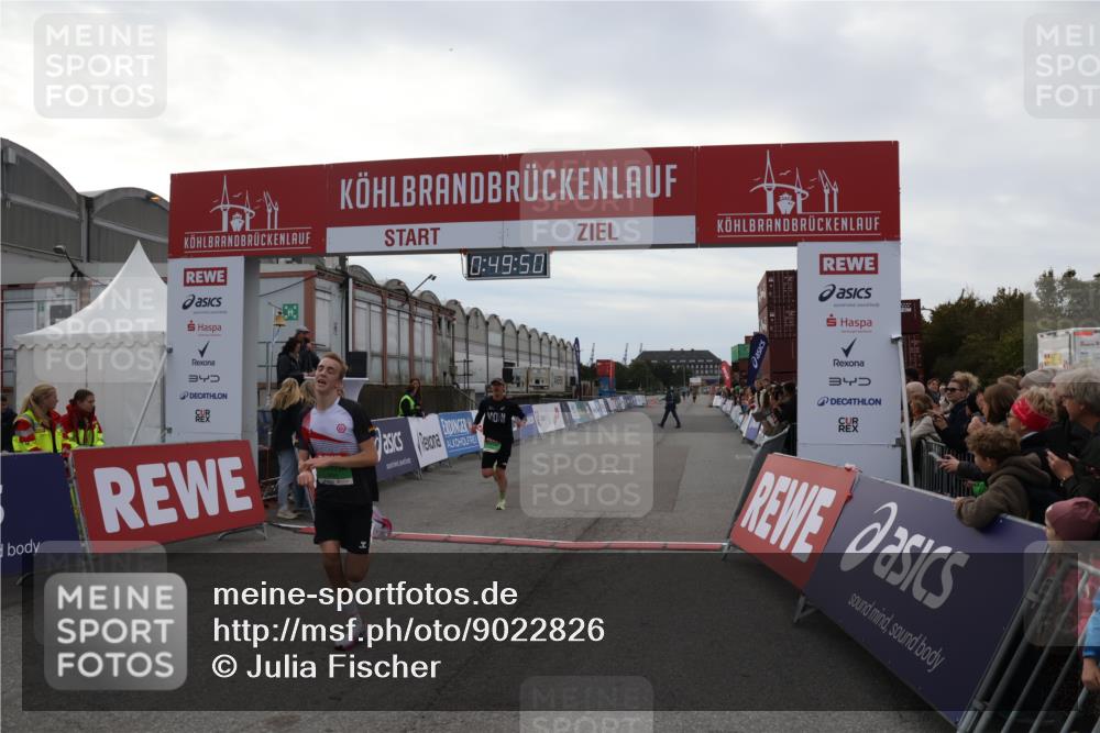 03.10.2025 - Köhlbrandbrückenlauf Julia Fischer http://msf.ph/oto/9022826 03.10.2025 15:49:50 Ziel 7021, 9041, 9549 meine-sportfotos.de