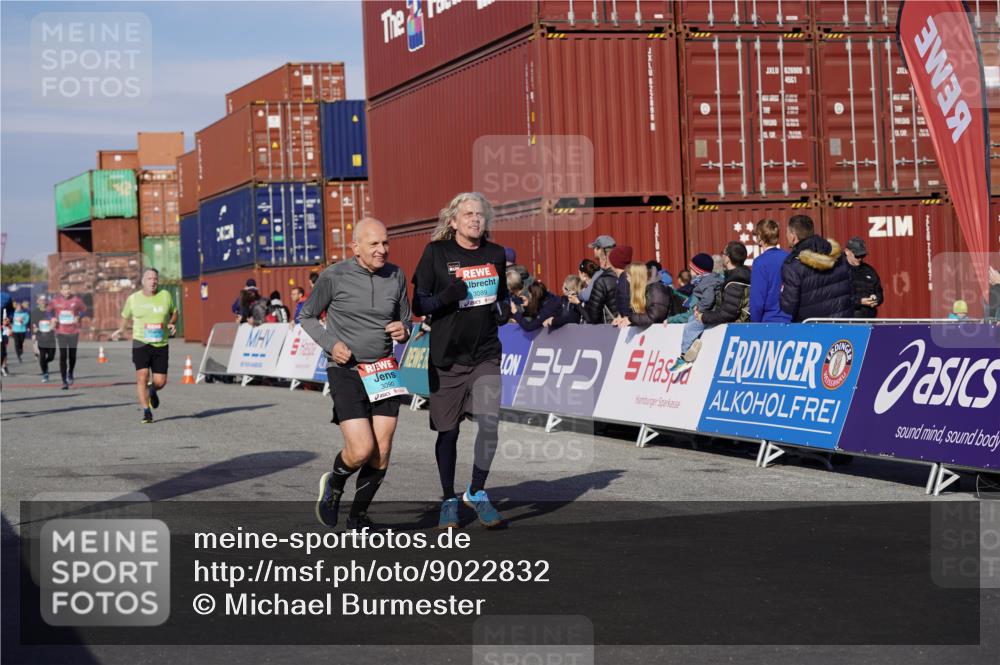 03.10.2025 - Köhlbrandbrückenlauf Michael Burmester http://msf.ph/oto/9022832 03.10.2025 10:24:55 Ziel 1709, 1734, 1887, 1890, 2158, 2289, 2356, 2396, 3085, 3089, 3090 meine-sportfotos.de
