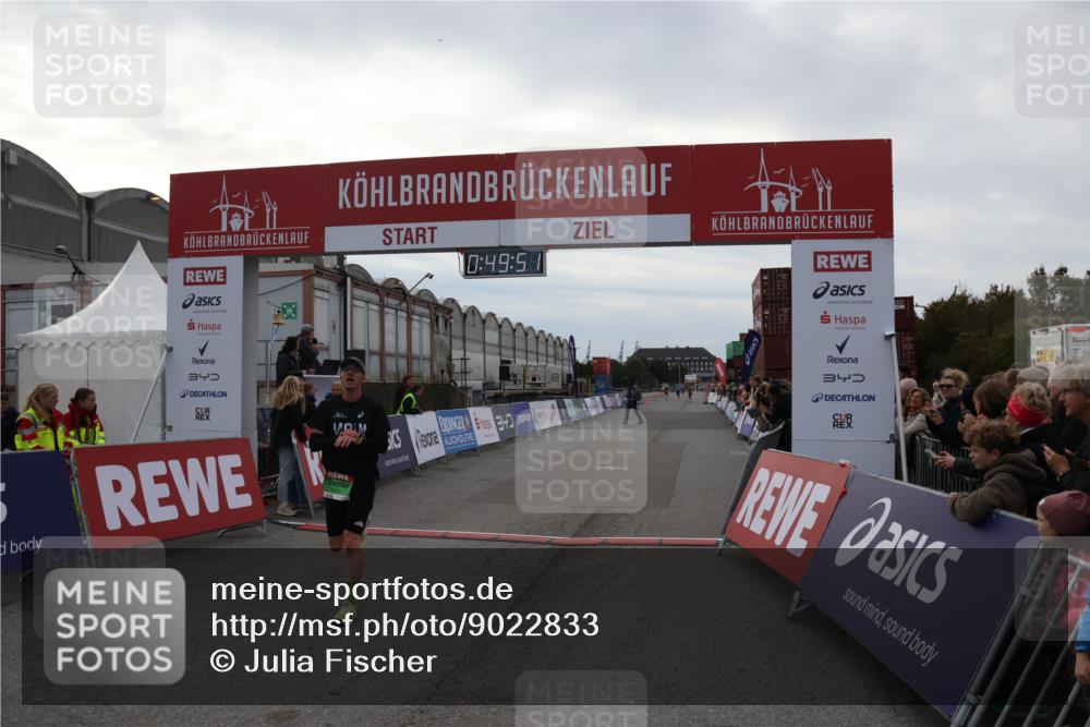 03.10.2025 - Köhlbrandbrückenlauf Julia Fischer http://msf.ph/oto/9022833 03.10.2025 15:49:51 Ziel 7021, 9041, 9549 meine-sportfotos.de
