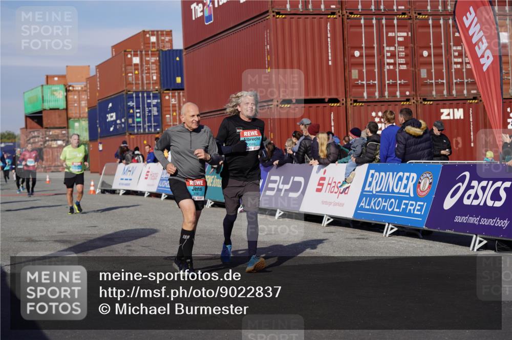 03.10.2025 - Köhlbrandbrückenlauf Michael Burmester http://msf.ph/oto/9022837 03.10.2025 10:24:55 Ziel 1709, 1734, 1887, 1890, 2158, 2289, 2356, 2396, 3085, 3089, 3090 meine-sportfotos.de