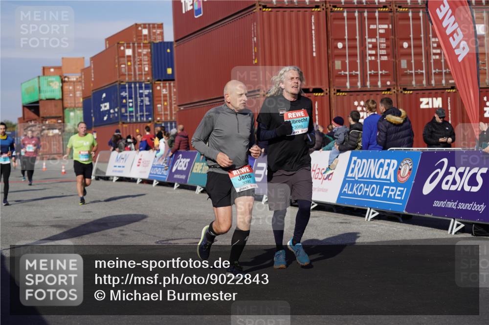 03.10.2025 - Köhlbrandbrückenlauf Michael Burmester http://msf.ph/oto/9022843 03.10.2025 10:24:56 Ziel 1734, 1887, 1890, 2158, 2396, 2408, 3085, 3089, 3090 meine-sportfotos.de