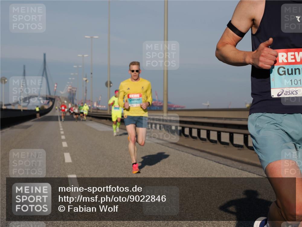 03.10.2025 - Köhlbrandbrückenlauf Fabian Wolf http://msf.ph/oto/9022846 03.10.2025 09:38:56 Position 3 101 meine-sportfotos.de
