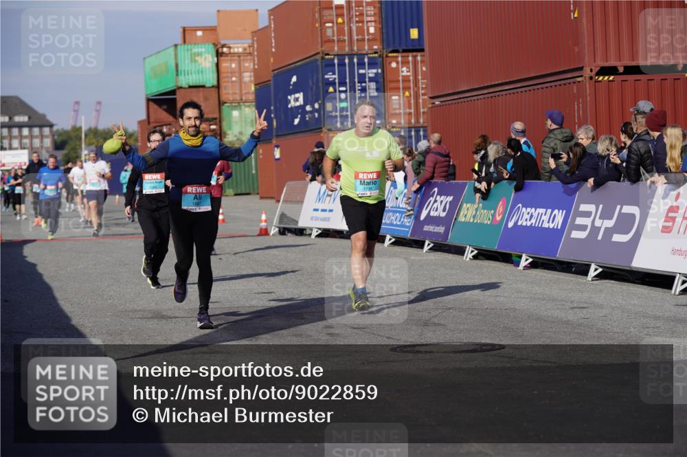 03.10.2025 - Köhlbrandbrückenlauf Michael Burmester http://msf.ph/oto/9022859 03.10.2025 10:24:58 Ziel 1734, 1887, 1890, 2158, 2396, 2408, 3089, 3090, 3455 meine-sportfotos.de