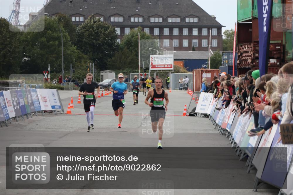03.10.2025 - Köhlbrandbrückenlauf Julia Fischer http://msf.ph/oto/9022862 03.10.2025 15:50:02 Ziel  meine-sportfotos.de