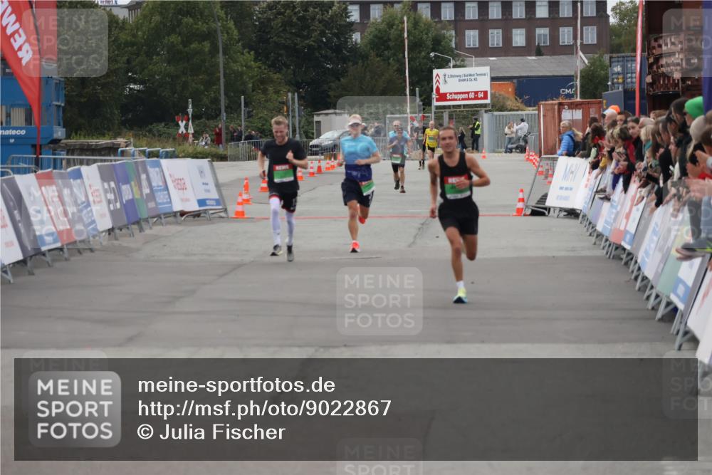 03.10.2025 - Köhlbrandbrückenlauf Julia Fischer http://msf.ph/oto/9022867 03.10.2025 15:50:02 Ziel  meine-sportfotos.de