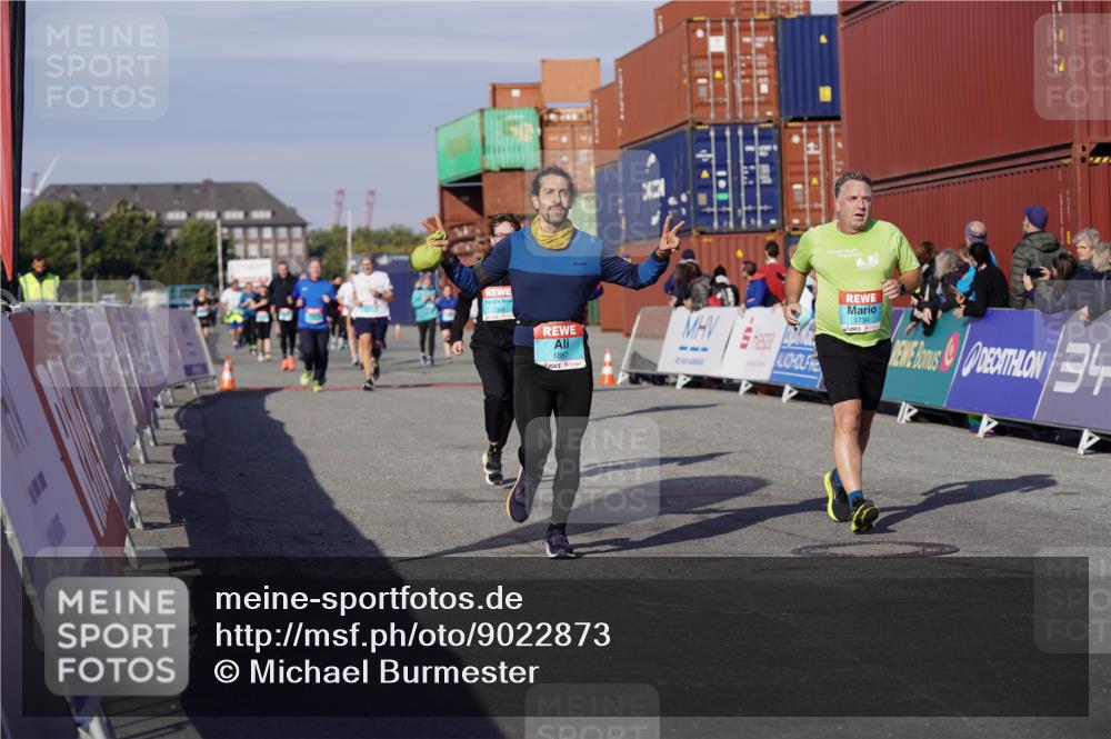 03.10.2025 - Köhlbrandbrückenlauf Michael Burmester http://msf.ph/oto/9022873 03.10.2025 10:24:59 Ziel 1734, 1887, 1890, 2396, 2408, 3089, 3090, 3455 meine-sportfotos.de