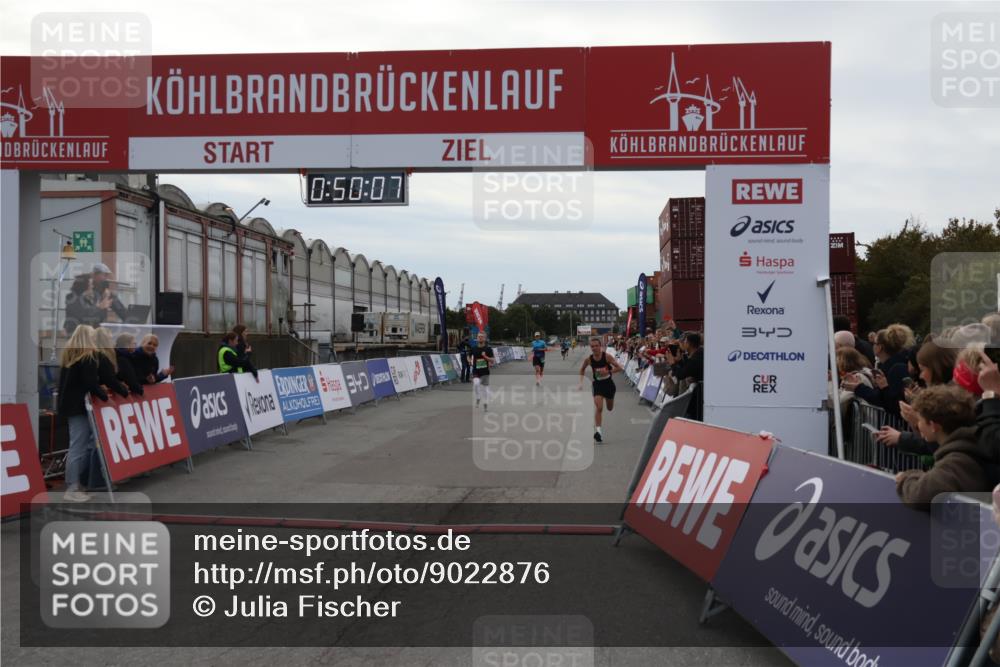 03.10.2025 - Köhlbrandbrückenlauf Julia Fischer http://msf.ph/oto/9022876 03.10.2025 15:50:08 Ziel 7033, 7066, 9742 meine-sportfotos.de