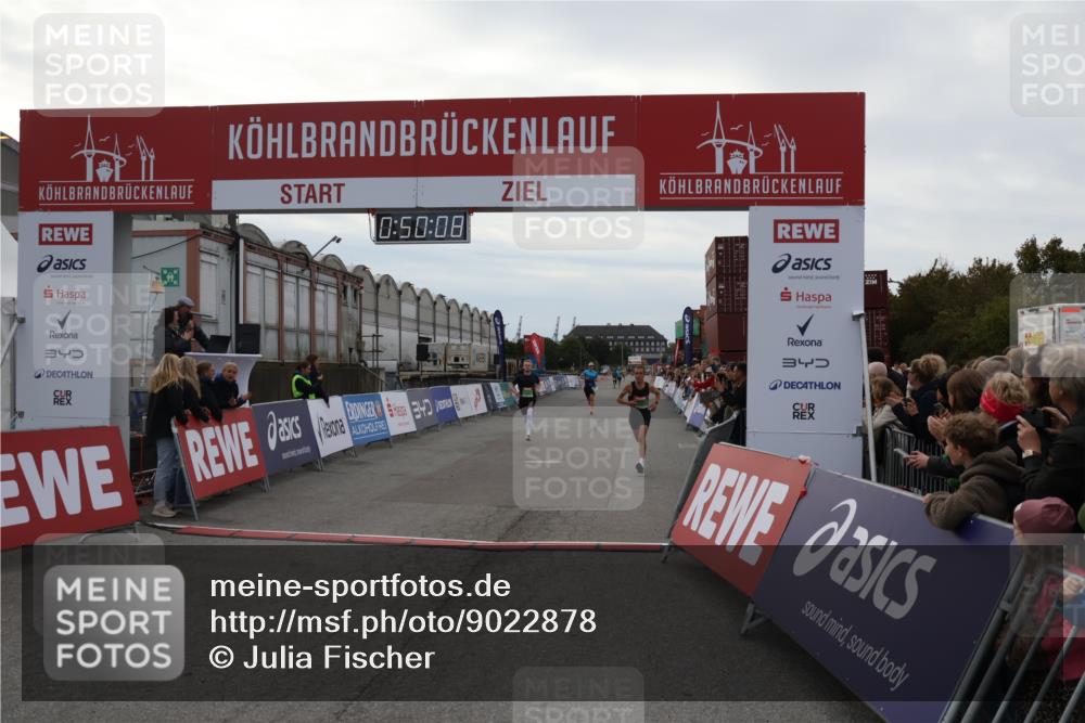 03.10.2025 - Köhlbrandbrückenlauf Julia Fischer http://msf.ph/oto/9022878 03.10.2025 15:50:08 Ziel 7033, 7066, 9742 meine-sportfotos.de