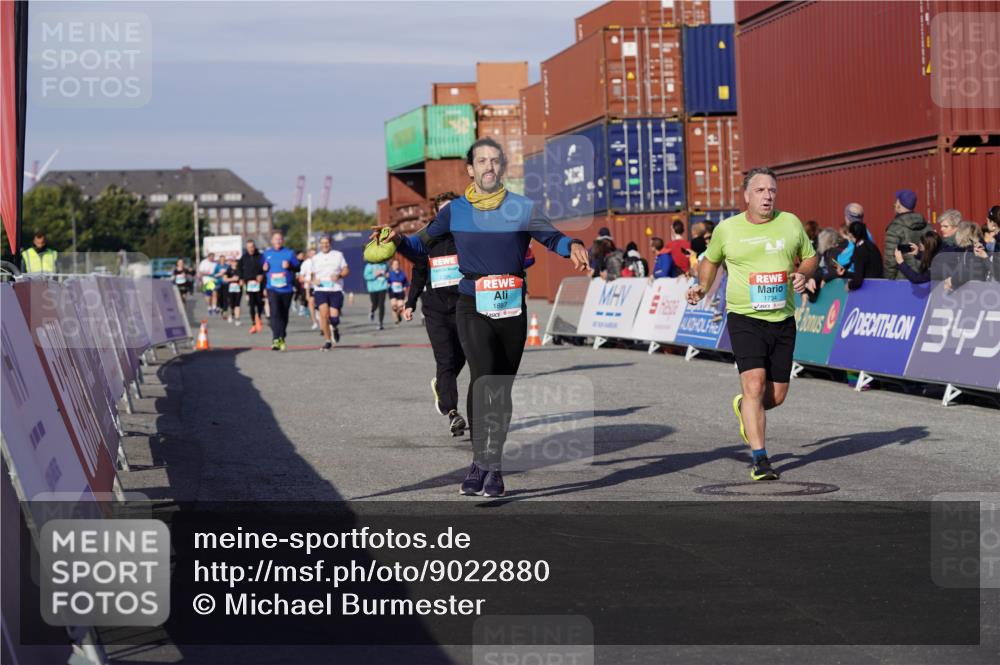 03.10.2025 - Köhlbrandbrückenlauf Michael Burmester http://msf.ph/oto/9022880 03.10.2025 10:24:59 Ziel 1734, 1887, 1890, 2396, 2408, 3089, 3090, 3455 meine-sportfotos.de