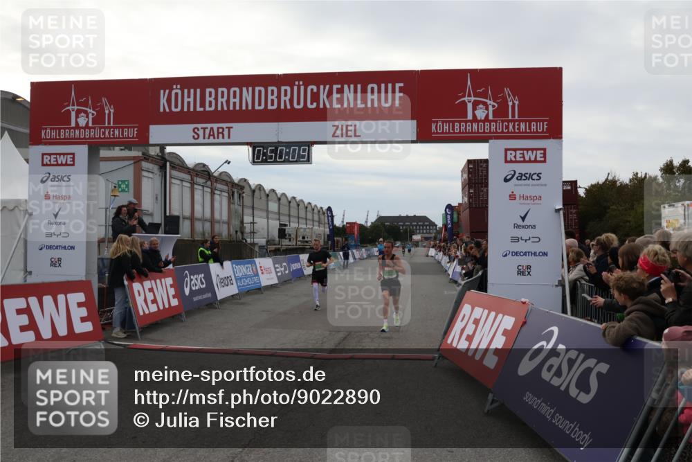 03.10.2025 - Köhlbrandbrückenlauf Julia Fischer http://msf.ph/oto/9022890 03.10.2025 15:50:09 Ziel 7033, 7066, 9742 meine-sportfotos.de