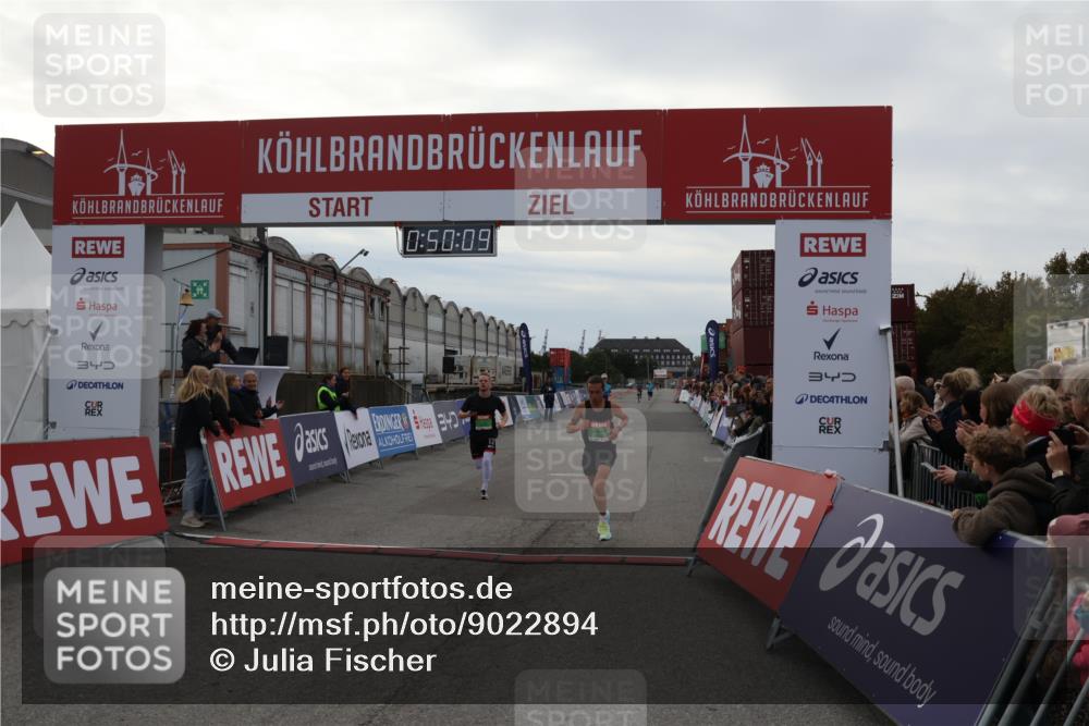03.10.2025 - Köhlbrandbrückenlauf Julia Fischer http://msf.ph/oto/9022894 03.10.2025 15:50:09 Ziel 7033, 7066, 9742 meine-sportfotos.de