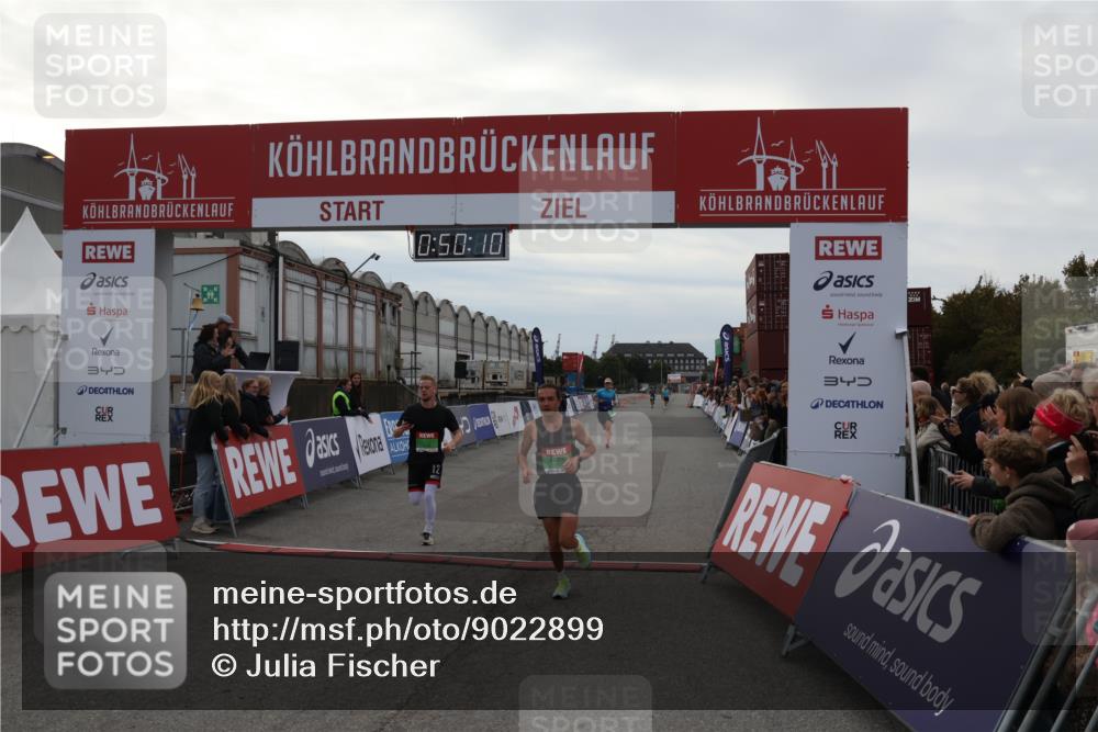 03.10.2025 - Köhlbrandbrückenlauf Julia Fischer http://msf.ph/oto/9022899 03.10.2025 15:50:10 Ziel 7033, 7066, 9742 meine-sportfotos.de