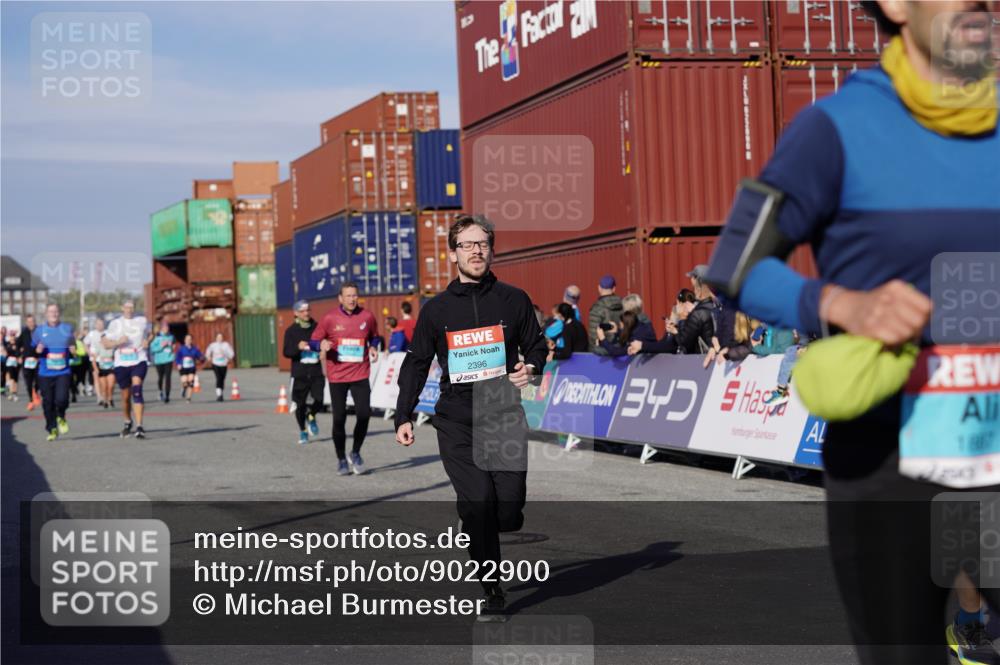 03.10.2025 - Köhlbrandbrückenlauf Michael Burmester http://msf.ph/oto/9022900 03.10.2025 10:25:01 Ziel 1734, 1814, 1887, 2396, 2408, 3234, 3455 meine-sportfotos.de