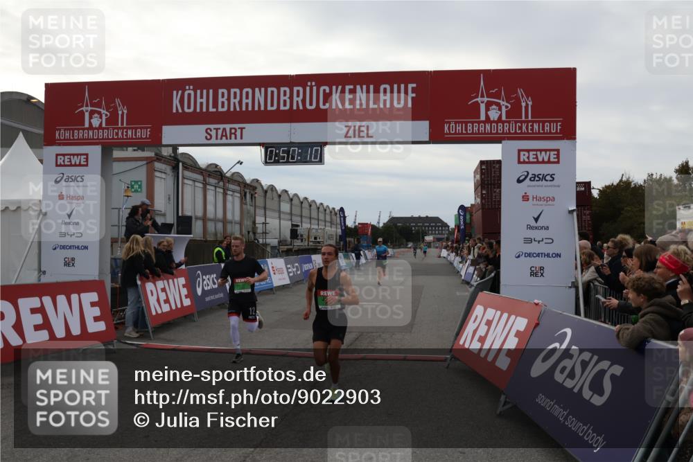 03.10.2025 - Köhlbrandbrückenlauf Julia Fischer http://msf.ph/oto/9022903 03.10.2025 15:50:10 Ziel 7033, 7066, 9742 meine-sportfotos.de
