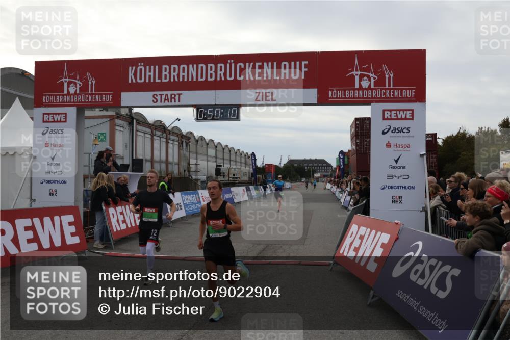 03.10.2025 - Köhlbrandbrückenlauf Julia Fischer http://msf.ph/oto/9022904 03.10.2025 15:50:11 Ziel 7033, 7066, 9742 meine-sportfotos.de