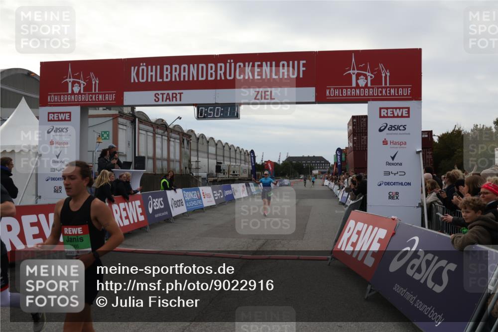 03.10.2025 - Köhlbrandbrückenlauf Julia Fischer http://msf.ph/oto/9022916 03.10.2025 15:50:12 Ziel 7033, 7066, 9742 meine-sportfotos.de