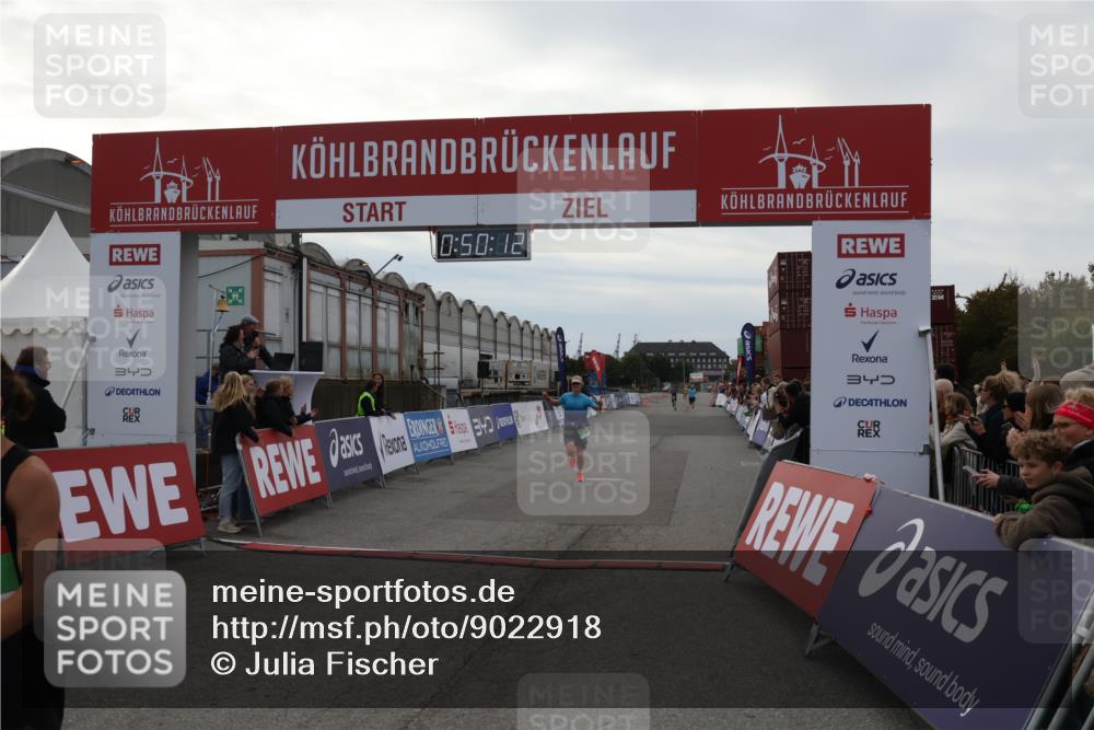 03.10.2025 - Köhlbrandbrückenlauf Julia Fischer http://msf.ph/oto/9022918 03.10.2025 15:50:12 Ziel 7033, 7066, 9742 meine-sportfotos.de