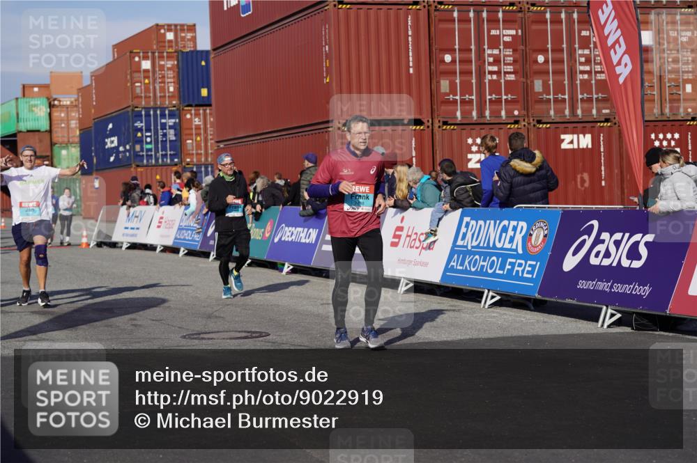 03.10.2025 - Köhlbrandbrückenlauf Michael Burmester http://msf.ph/oto/9022919 03.10.2025 10:25:04 Ziel 1734, 1814, 1887, 2083, 2396, 2408, 3084, 3234, 3455 meine-sportfotos.de