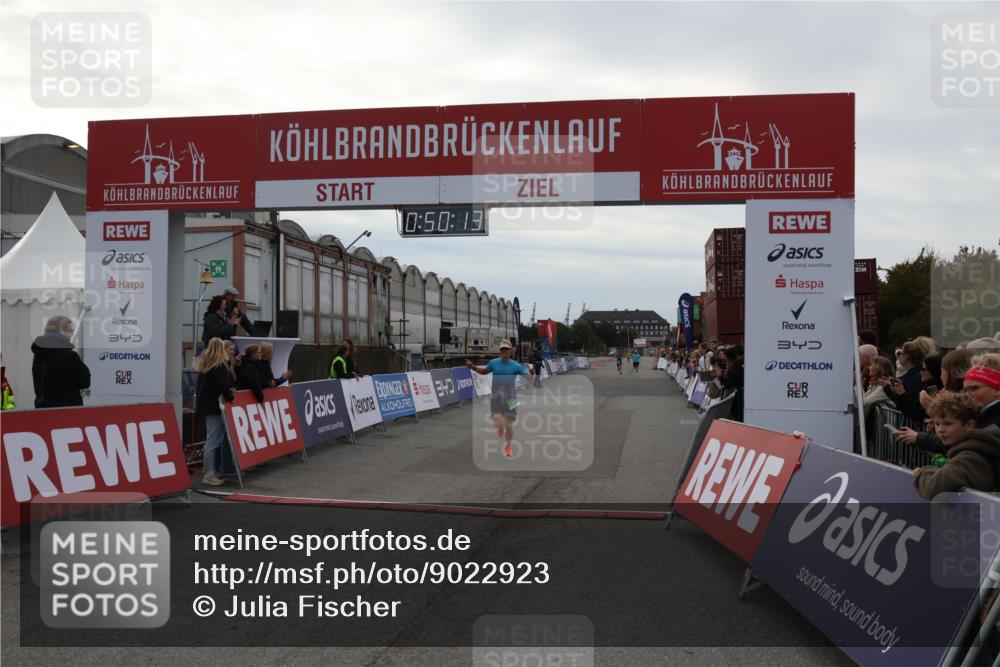 03.10.2025 - Köhlbrandbrückenlauf Julia Fischer http://msf.ph/oto/9022923 03.10.2025 15:50:13 Ziel 7033, 7066, 9742 meine-sportfotos.de