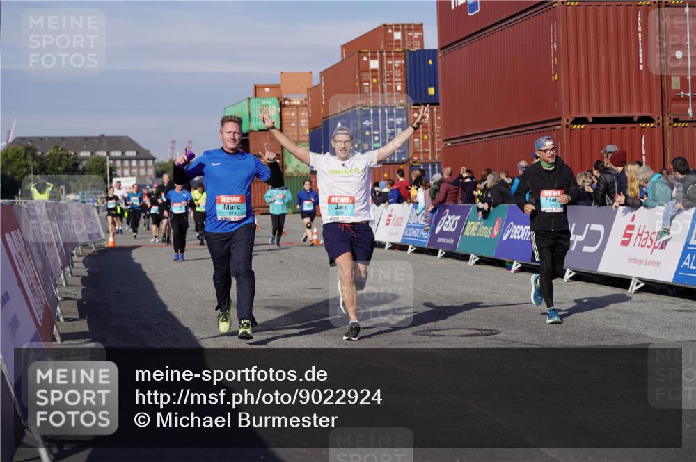 03.10.2025 - Köhlbrandbrückenlauf Michael Burmester http://msf.ph/oto/9022924 03.10.2025 10:25:05 Ziel 1814, 1887, 2083, 2396, 2408, 3084, 3234, 3455, 3519, 3706 meine-sportfotos.de