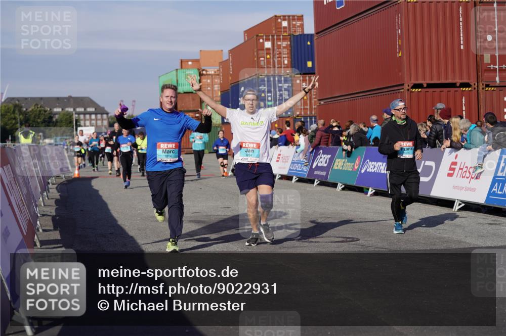 03.10.2025 - Köhlbrandbrückenlauf Michael Burmester http://msf.ph/oto/9022931 03.10.2025 10:25:05 Ziel 1814, 1887, 2083, 2396, 2408, 3084, 3234, 3455, 3519, 3706 meine-sportfotos.de