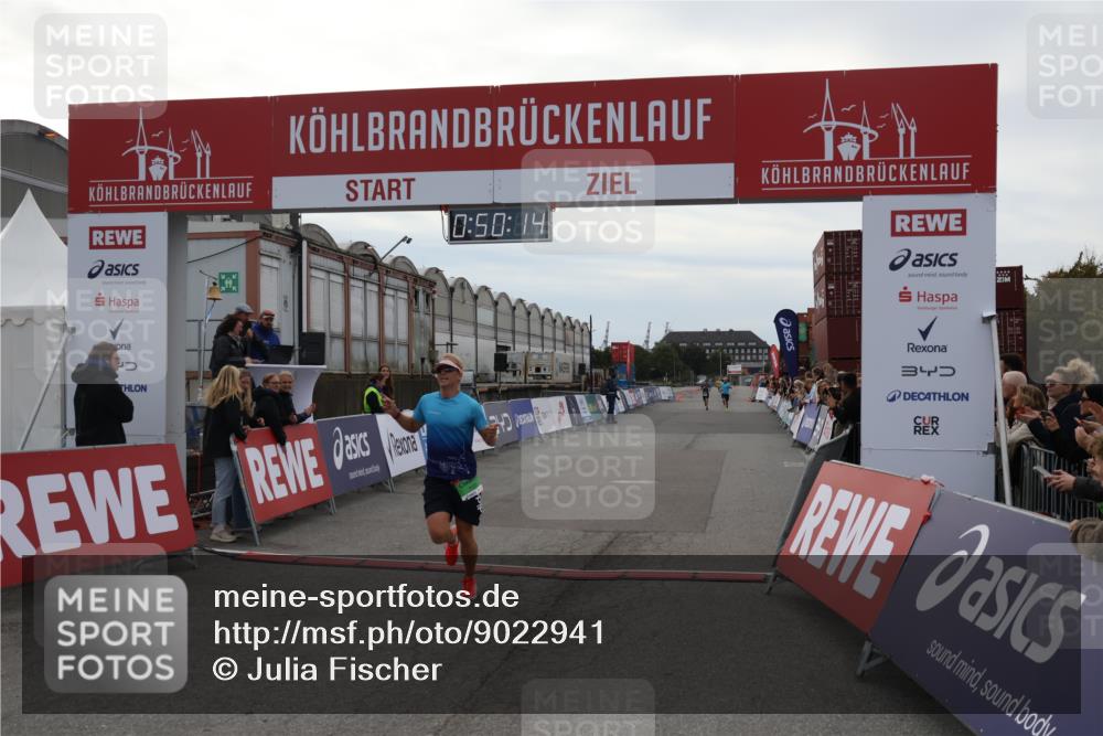 03.10.2025 - Köhlbrandbrückenlauf Julia Fischer http://msf.ph/oto/9022941 03.10.2025 15:50:14 Ziel 7033, 7066, 9742 meine-sportfotos.de